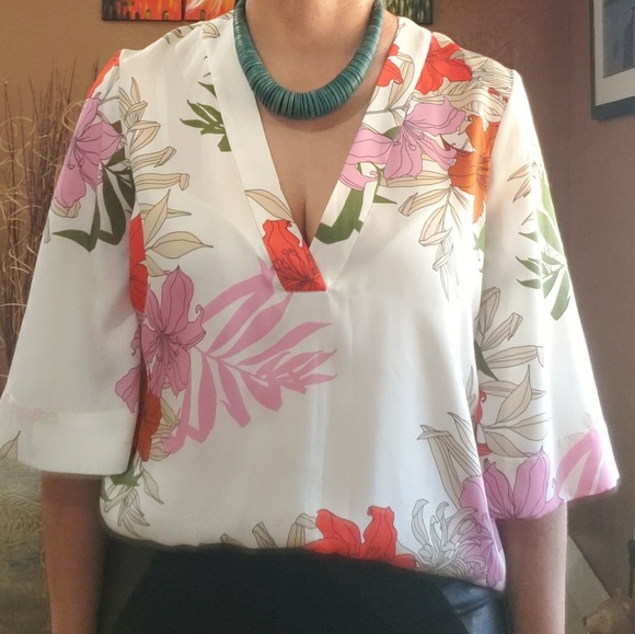 Beautiful blouse - Picture 7 of 7